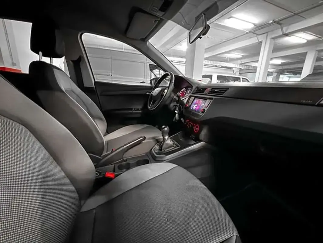 Usado Seat Arona Style 110 CV (80 kW) 2022 Blanco SUV