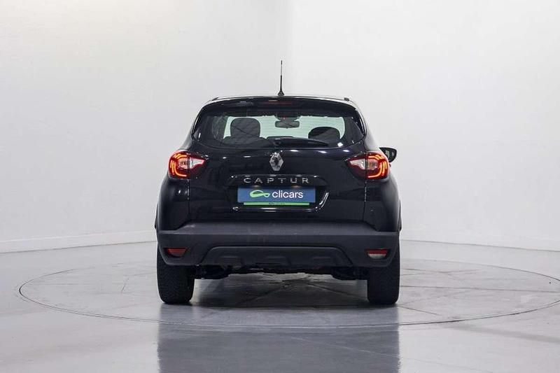 Usado Renault Captur Zen 90 CV (66 kW) 2018 Negro SUV