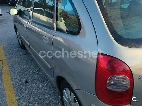 Usado Citroën Xsara Picasso Exclusive 92 CV (67 kW) 2007 Beige Monovolumen