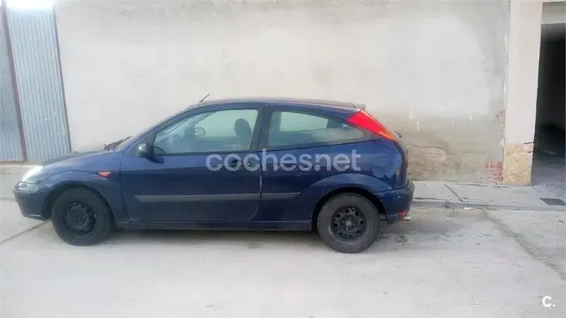 Usado Ford Focus Trend 100 CV (73 kW) 2003 Azul Berlina