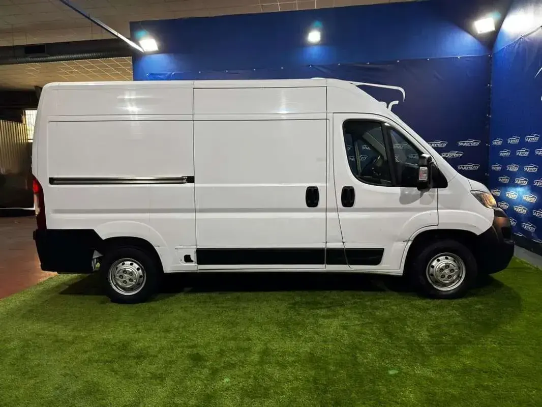 Usado Citroën Jumper 140 CV (102 kW) 2022 Blanco Monovolumen