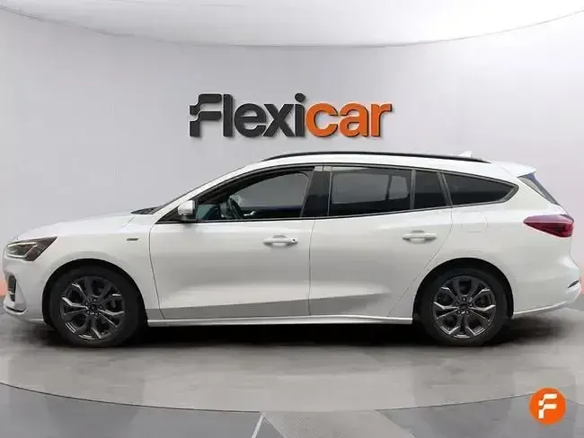 Usado Ford Focus Active 155 CV (114 kW) 2022 Blanco Familiar