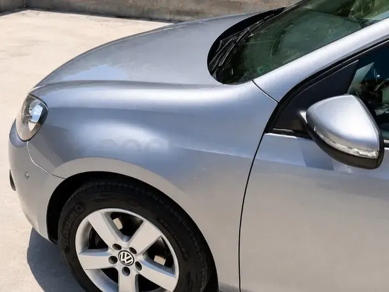 Usado VW Golf VI Advance 105 CV (77 kW) 2011 Gris / plata Utilitario
