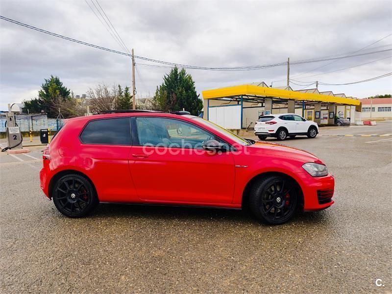 Usado VW Golf VII GTI 230 CV (169 kW) 2014 Rojo Berlina