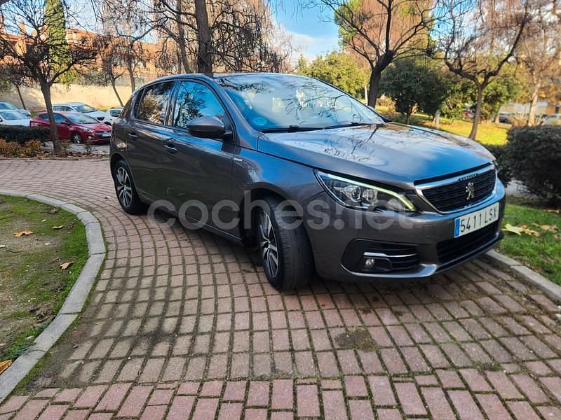 Usado Peugeot 308 Style 130 CV (95 kW) 2021 Gris / plata Berlina