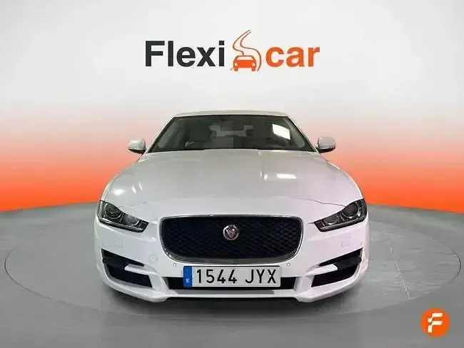 Usado Jaguar XE Pure 180 CV (132 kW) 2017 Blanco Berlina