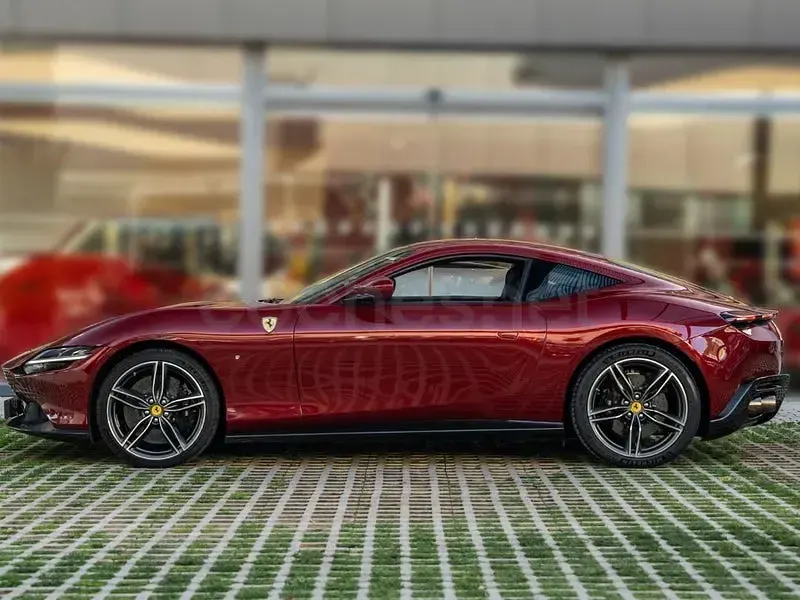 Usado Ferrari Roma 620 CV (456 kW) 2025 Granate Descapotable