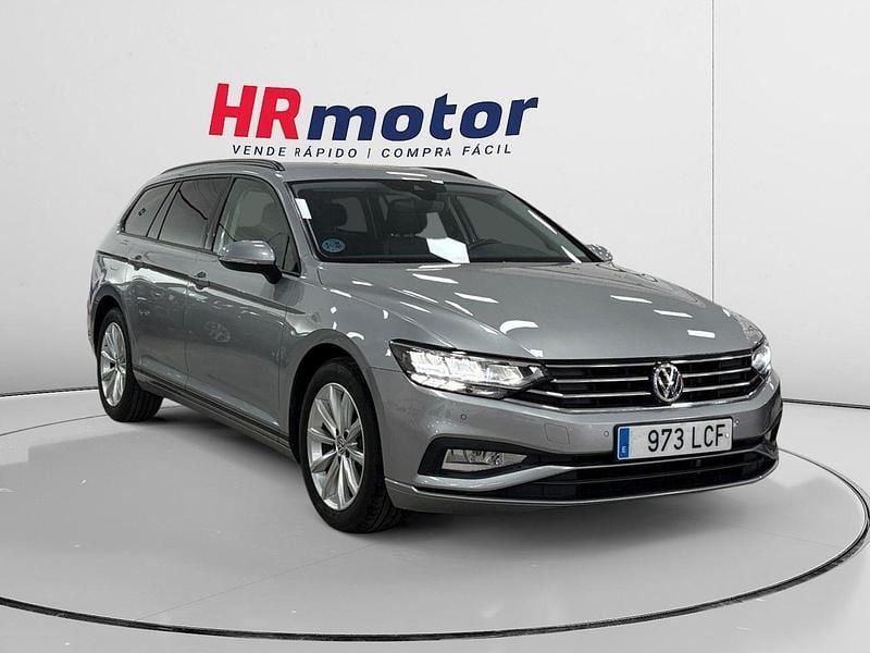 Gris / plata Usado 2019 VW Passat Familiar | 13.390 € (Precio justo) - Imagen 1/4