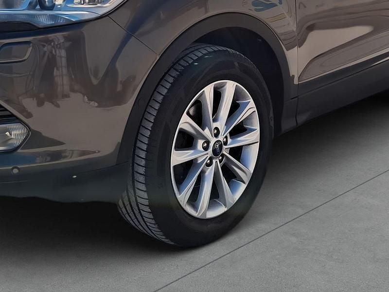 Usado Ford Kuga Business Edition 150 CV (110 kW) 2016 Gris / plata SUV