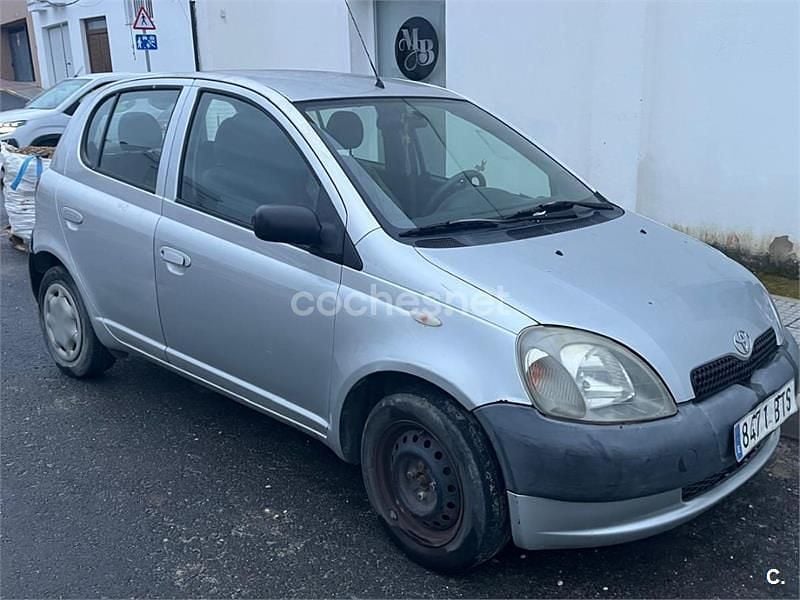 Usado Toyota Yaris Terra 75 CV (55 kW) 2002 Gris / plata Berlina