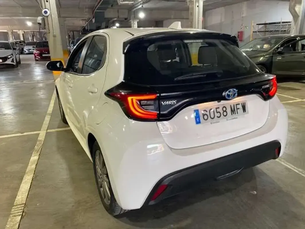 Usado Toyota Yaris Active 116 CV (85 kW) 2023 Blanco Utilitario