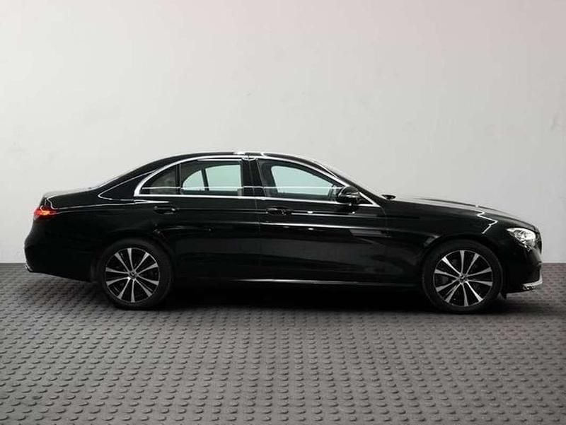 Usado Mercedes E300 306 CV (225 kW) 2021 Negro Berlina