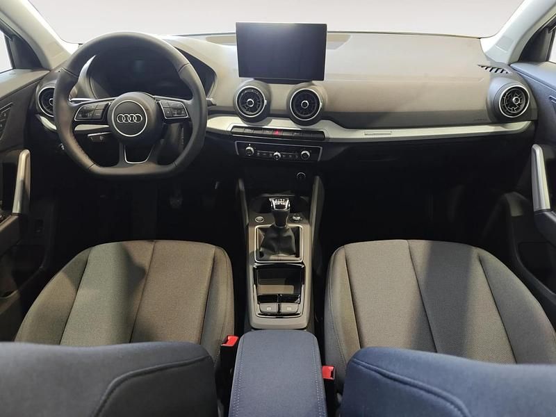 Usado Audi Q2 Advanced Plus 116 CV (85 kW) 2026 Gris/plata SUV