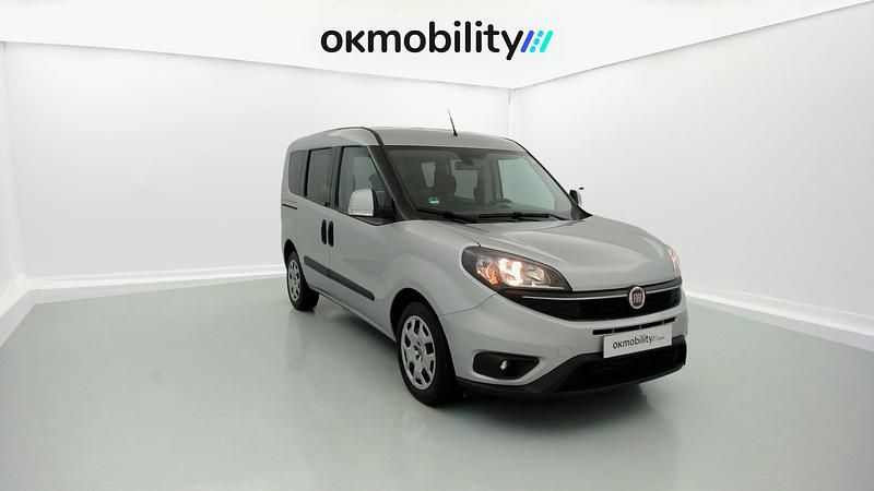 Usado Fiat Doblò 120 CV (88 kW) 2023 Gris oscuro Monovolumen