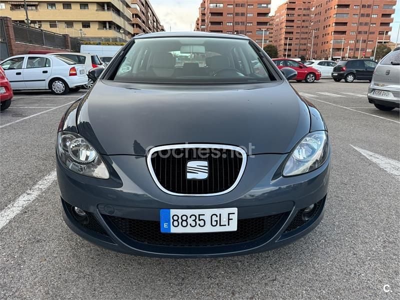 Gris / plata Usado 2009 Seat Leon Reference Berlina | 4950 € (Precio justo) - Imagen 1/4