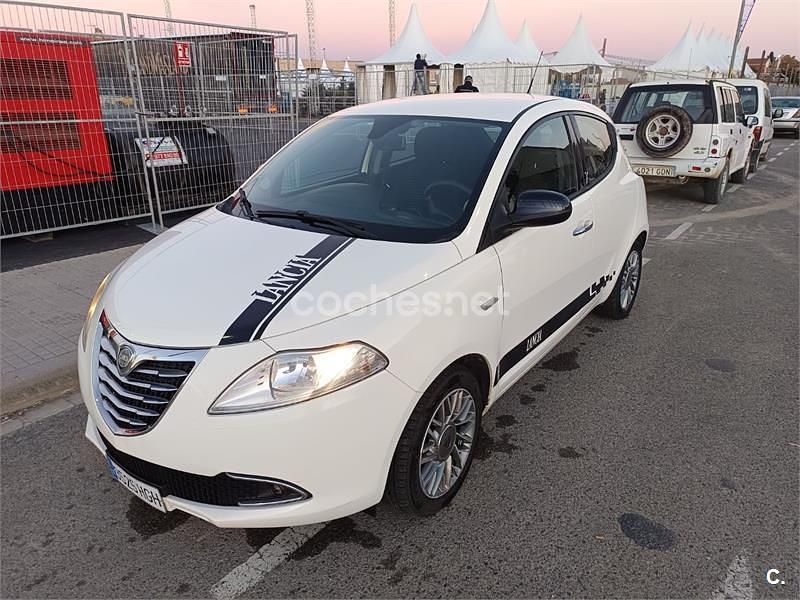 Usado Lancia Ypsilon Gold 69 CV (50 kW) 2011 Blanco Utilitario