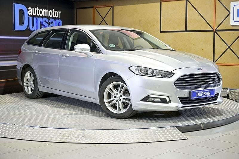 Usado Ford Mondeo Trend 121 CV (88 kW) 2017 Gris Familiar