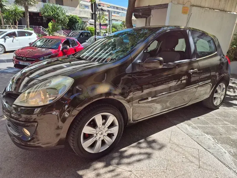 Używany Renault Clio II Dynamique 110 KM (80 kW) 2007 Brązowy Sedan/Limuzyna