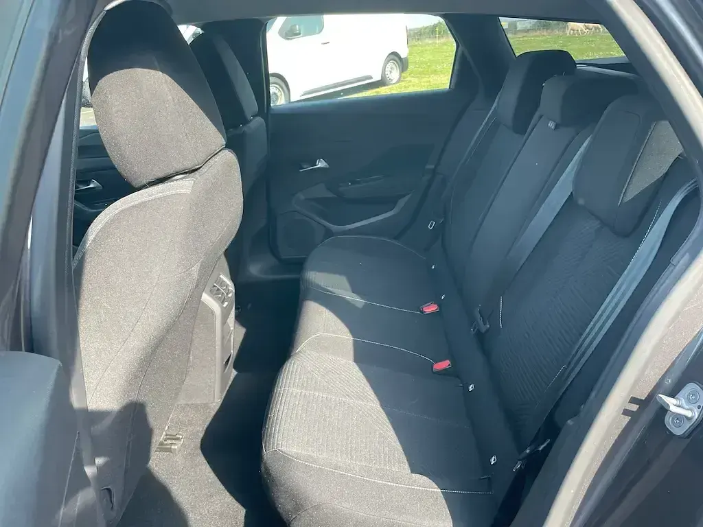 Usado Peugeot 308 SW Active 131 CV (96 kW) 2022 Gris Familiar