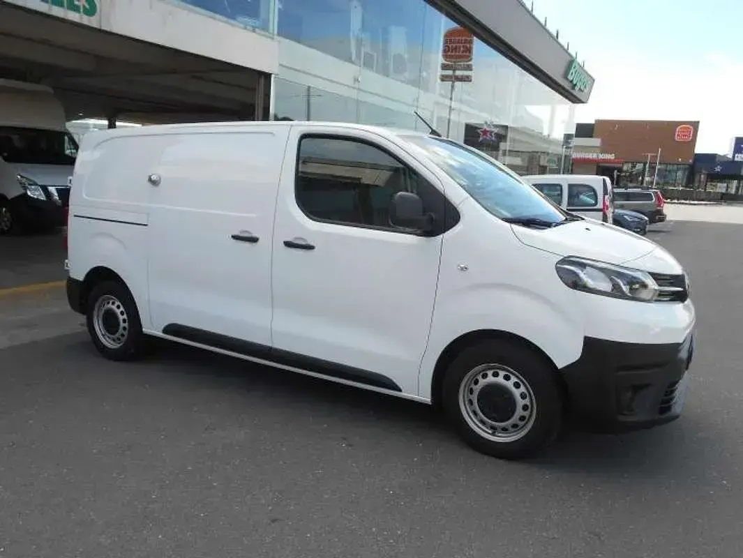 Usado Toyota Proace Business Edition 122 CV (89 kW) 2019 Blanco Monovolumen