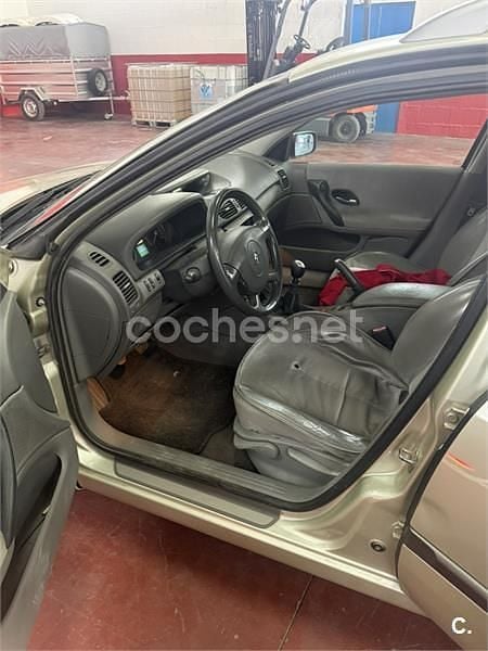 Usado Renault Laguna II Expression 120 CV (88 kW) 2001 Verde Berlina