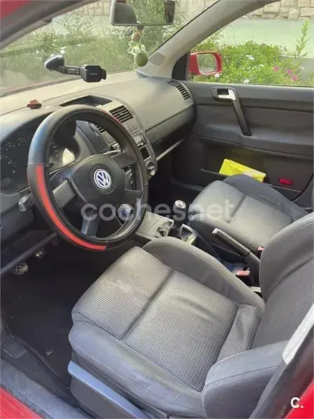 Usado VW Polo Highline 75 CV (55 kW) 2002 Rojo Berlina
