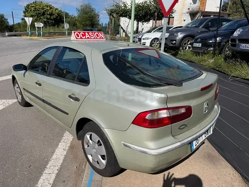 Usado Renault Laguna II Authentique 110 CV (80 kW) 2002 Beige Berlina