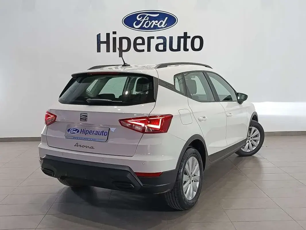 Usado Seat Arona Style 110 CV (80 kW) 2021 Blanco SUV