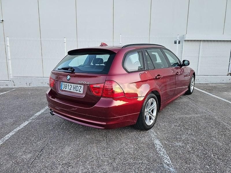 Używany BMW 320 184 KM (135 kW) 2011 Czerwony Kombi