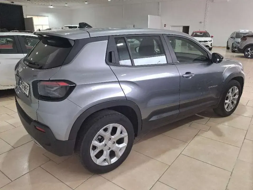 Usado Jeep Avenger Altitude 101 CV (74 kW) 2024 Gris SUV