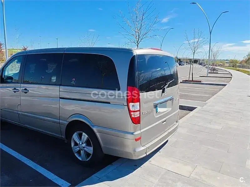 Usado Mercedes Viano 163 CV (119 kW) 2013 Gris / plata Monovolumen