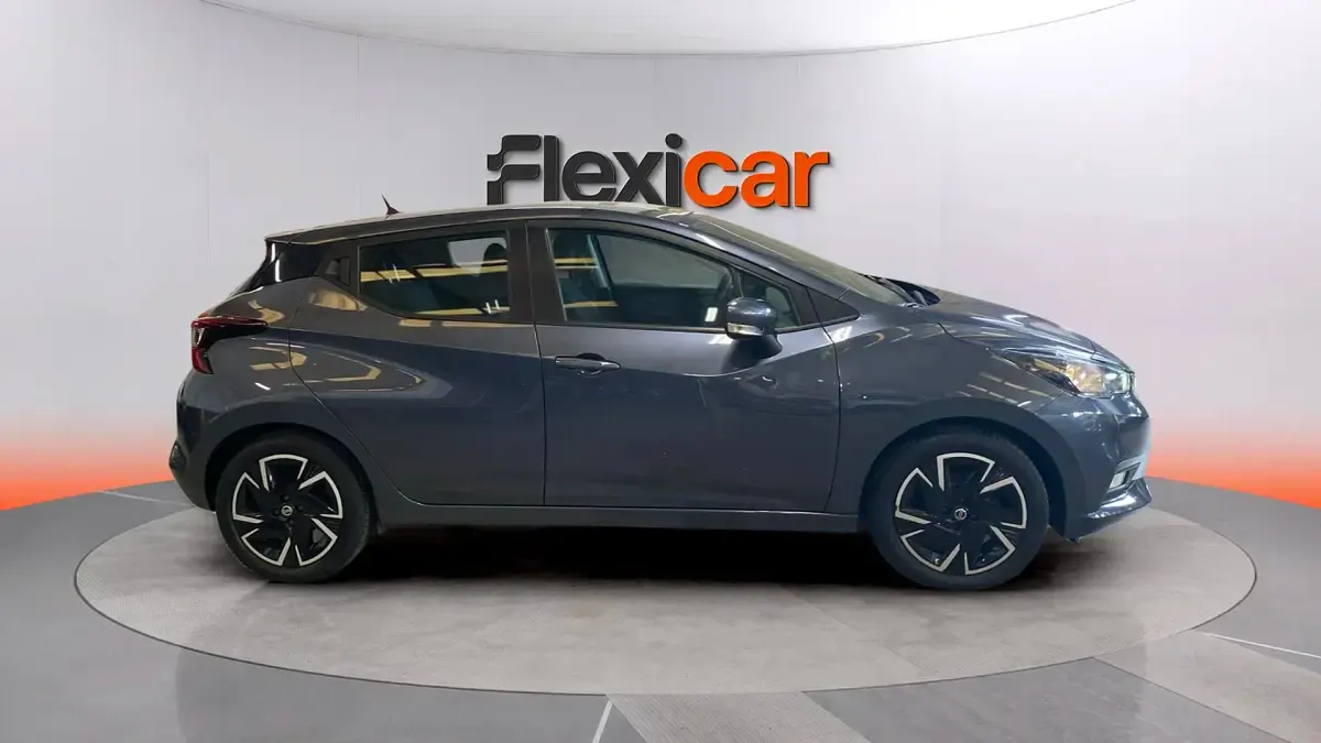 Usado Nissan Micra 92 CV (67 kW) 2022 Gris Utilitario