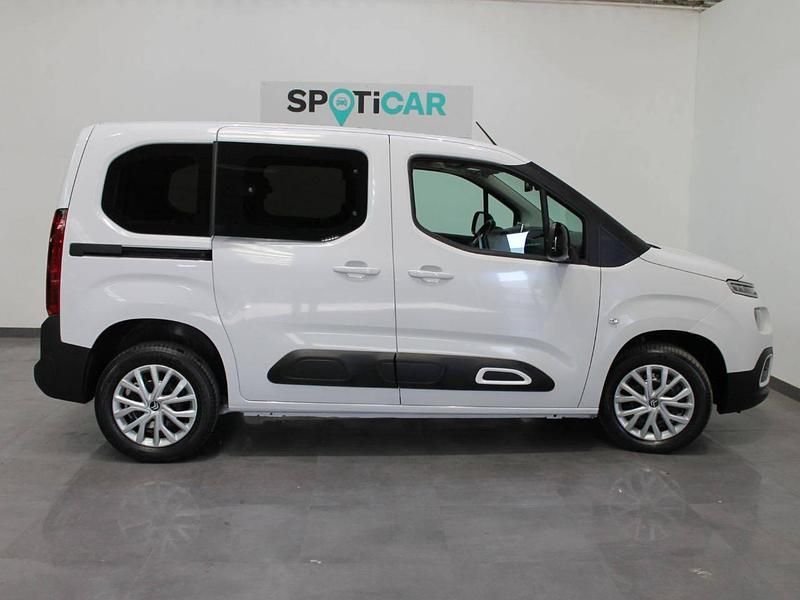 Usado Citroën Berlingo Feel 102 CV (75 kW) 2023 Blanco Monovolumen