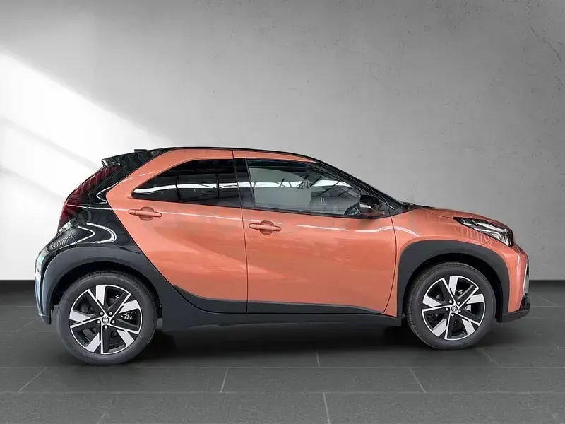 Nuevo Toyota Aygo X 116 CV (85 kW) 2026 Marrón SUV