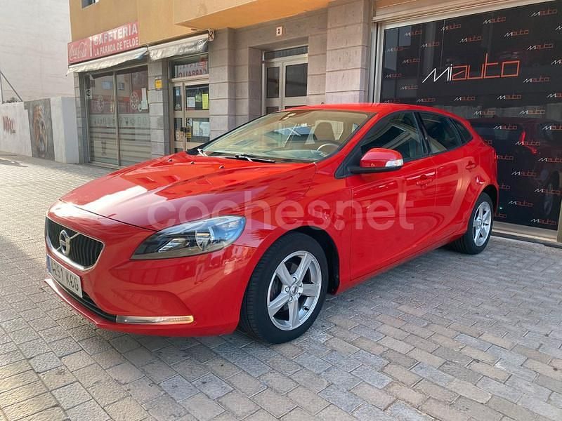 Usado Volvo V40 Inscription 120 CV (88 kW) 2017 Rojo Familiar