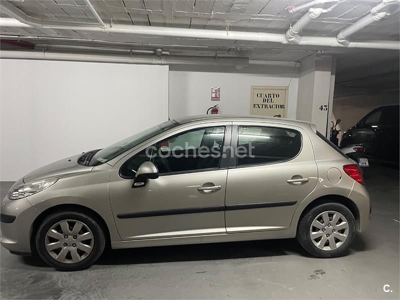 Usado Peugeot 207 75 CV (55 kW) 2008 Beige Berlina