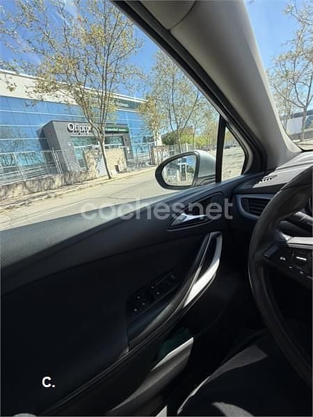 Usado Opel Astra Excellence 110 CV (80 kW) 2017 Beige Familiar