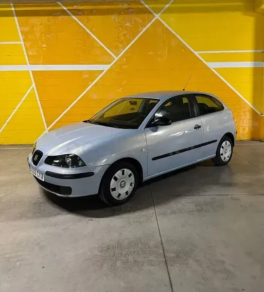 Usado Seat Ibiza 64 CV (47 kW) 2004 Azul Utilitario