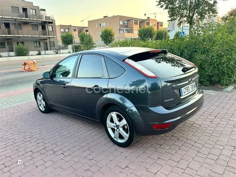 Usado Ford Focus Trend 90 CV (66 kW) 2009 Negro Berlina