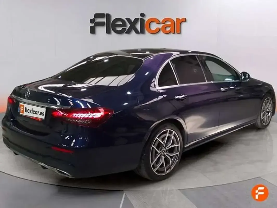 Usado Mercedes E220 194 CV (142 kW) 2021 Azul Berlina