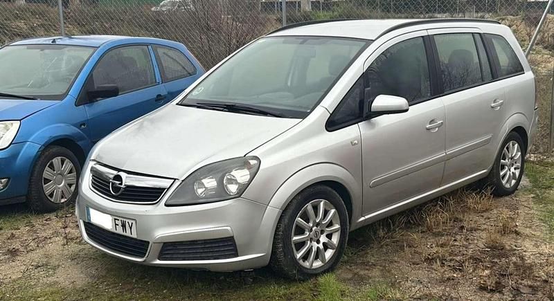 Usado Opel Zafira Enjoy 120 CV (88 kW) 2007 Gris Monovolumen