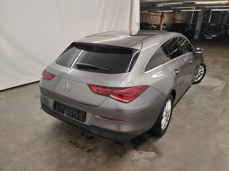 Usado Mercedes CLA200 Shooting Brake 150 CV (110 kW) 2021 Gris / plata Familiar