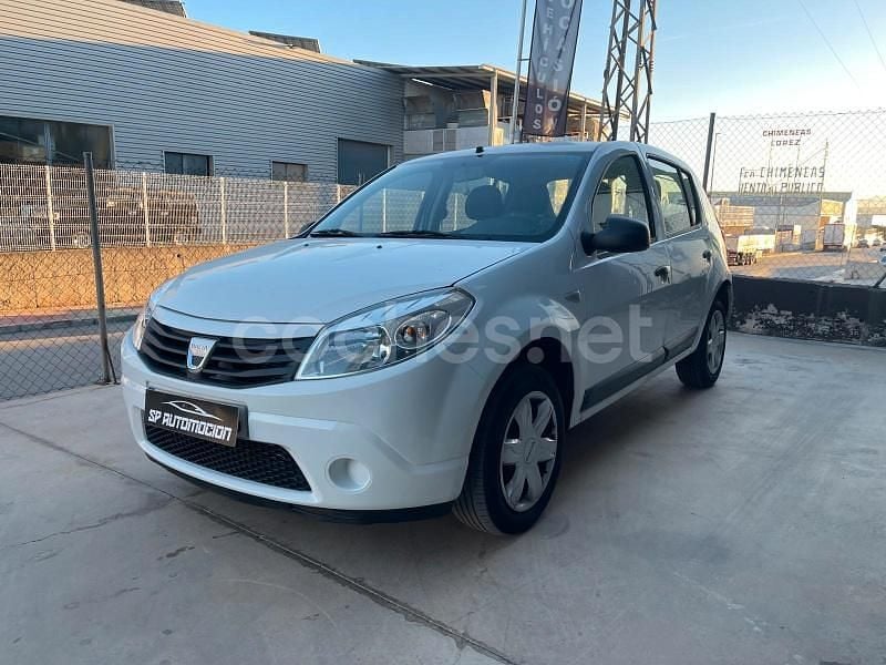 Usado Dacia Sandero Ambiance 75 HP (55 kW) 2011 Branco Sedan