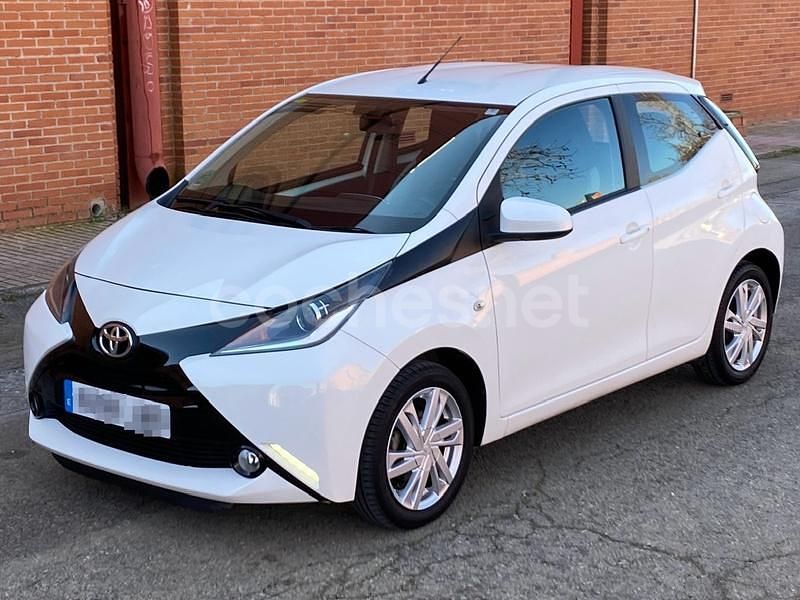 Blanco Usado 2016 Toyota Aygo X-play Utilitario | 8900 € (Un poco caro) - Imagen 1/4