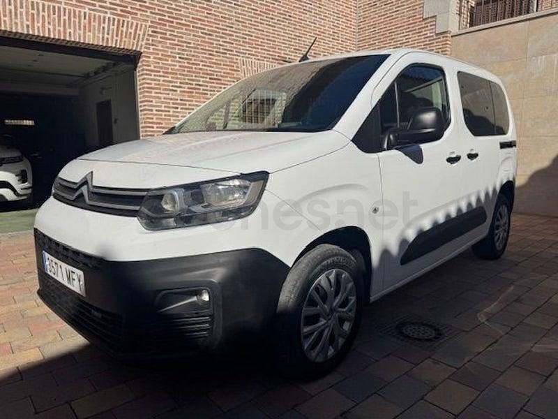 Usado Citroën Berlingo Feel 102 CV (75 kW) 2023 Blanco Monovolumen