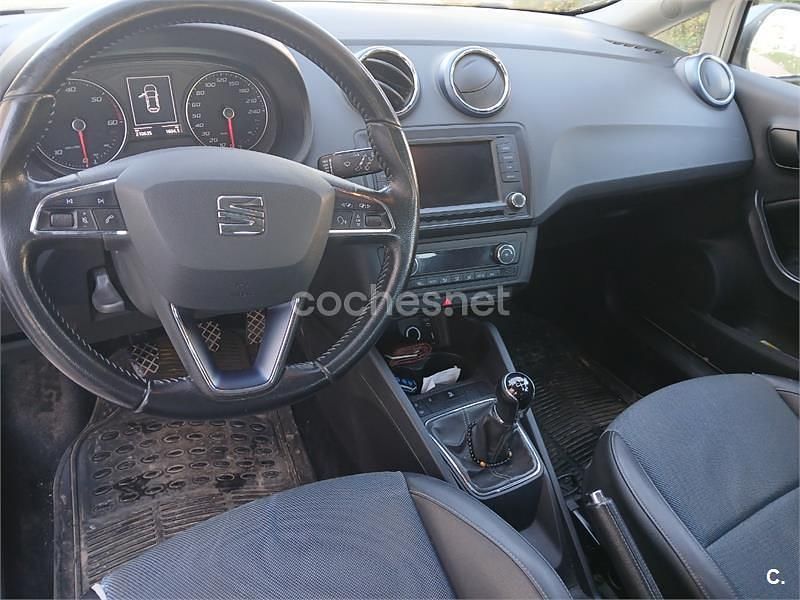 Usado Seat Ibiza CONNECT 105 CV (77 kW) 2015 Blanco Berlina