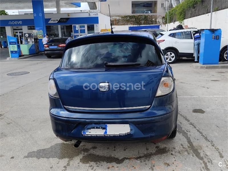 Usado Seat Toledo Stylance 105 CV (77 kW) 2006 Azul Utilitario