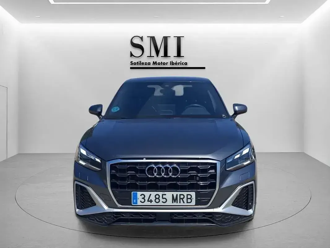 Usado Audi Q2 S-Line 150 CV (110 kW) 2024 Gris SUV