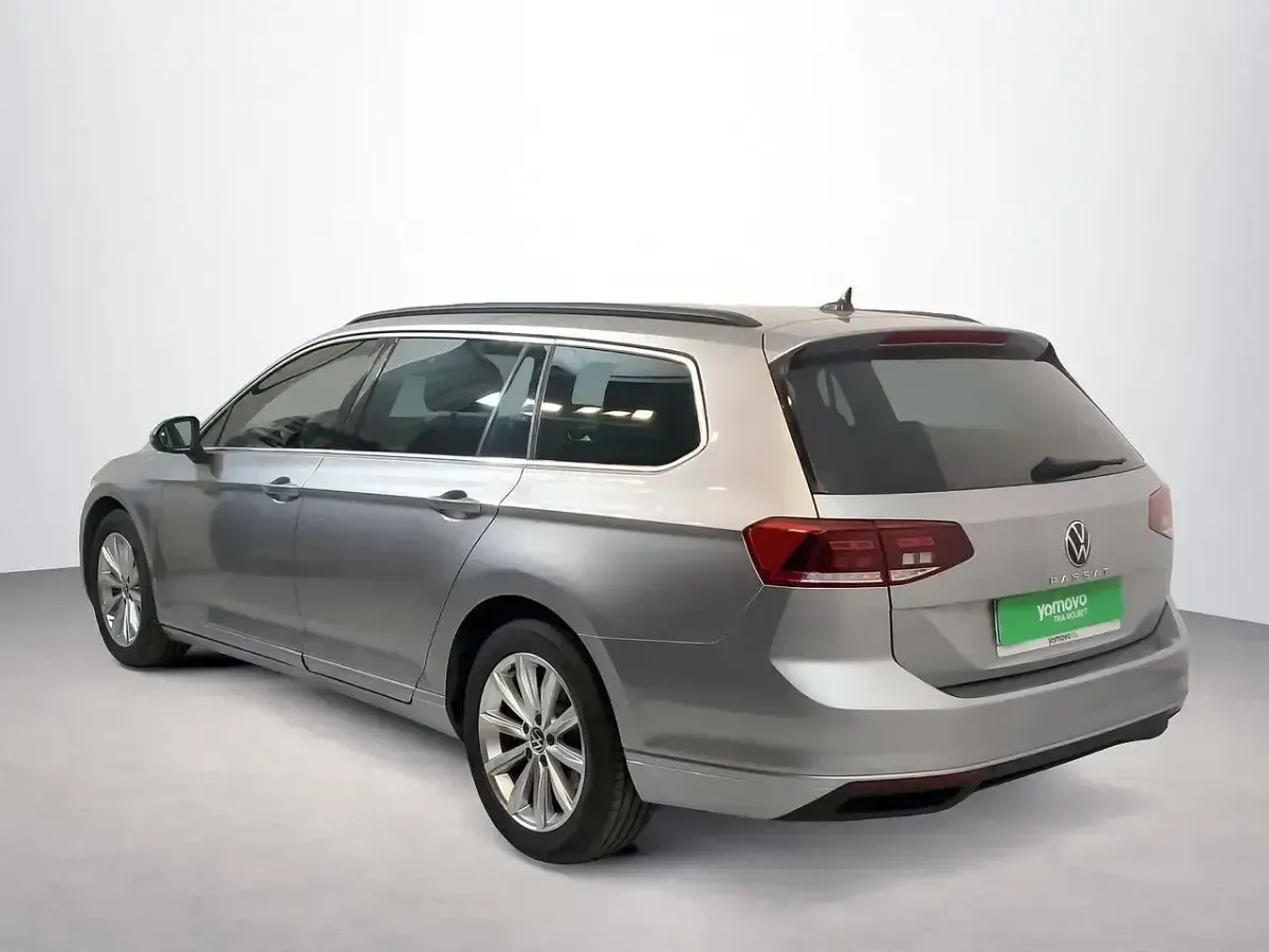 Usado VW Passat Executive 122 CV (89 kW) 2022 Plateado Familiar