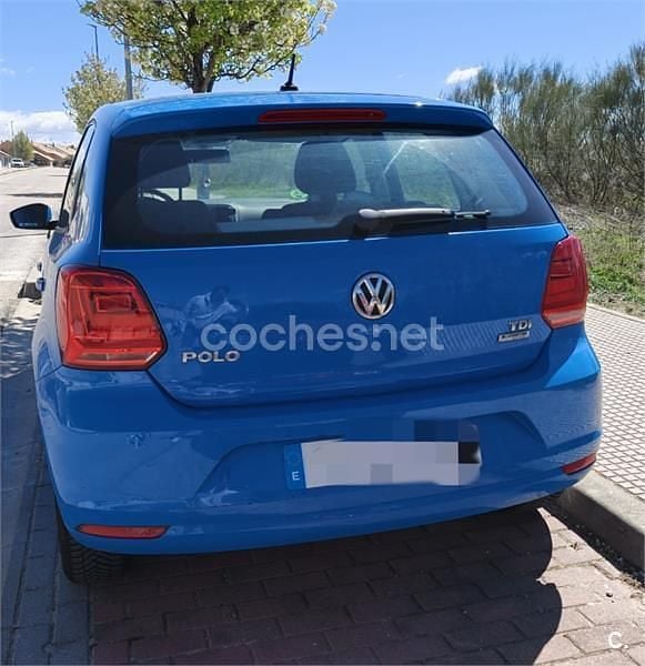 Usado VW Polo 75 CV (55 kW) 2014 Azul Berlina